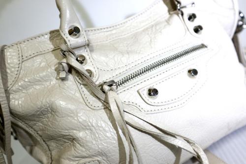 バレンシアガのCLASSIC CITY S LOGO STRAP