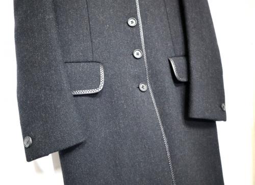 プラダのレザーパイピングコート