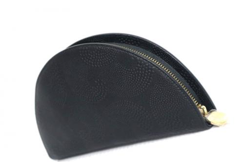 ティファニーのハーフムーンウォレット