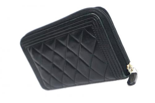 シャネルのマトラッセ ラウンドファスナーウォレット