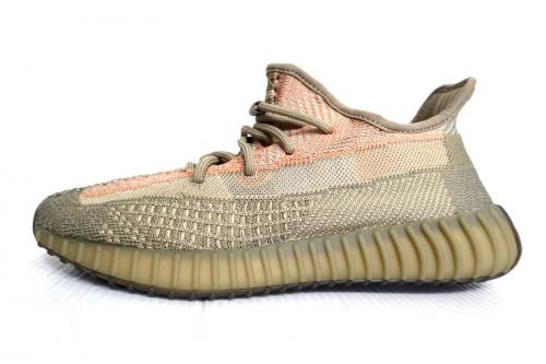 アディダスのYEEZY BOOST350V2