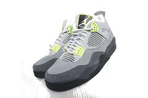 ナイキのAIR JORDAN 4