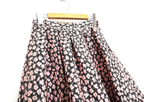 カラーチェックVネックドレスのジャガードスカート