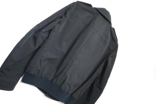 プラダのエポレットショートジャケット