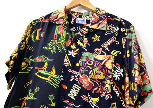 トップスのクレイジーアロハシャツ
