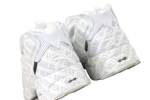 ヴェトモン x リーボックのINSTAPUMP FURY VET EMOJI