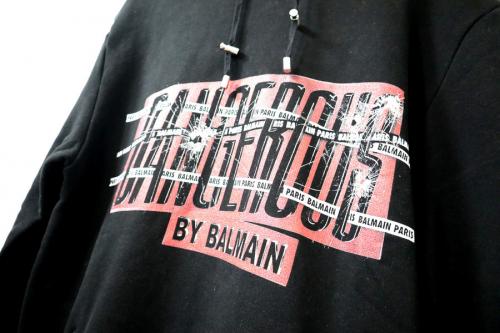 バルマンのDANGEROUS GRAPHIC PRINT HOODIE
