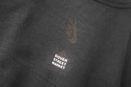 チャリティーTシャツのコラボアイテム