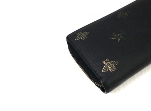 グッチのビー＆スターレザージップアラウンドウォレット