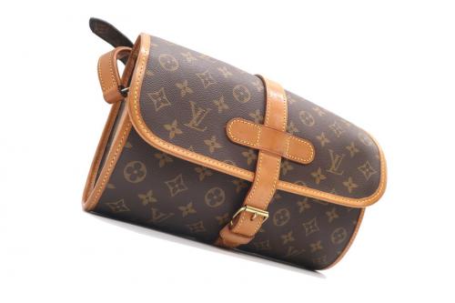 LOUIS VUITTON 　のルイ ヴィトン　