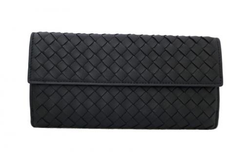 ボッテガベネタのイントレチャート長財布