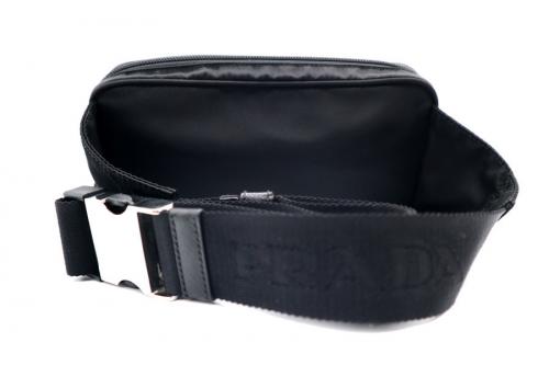 プラダのウエストバッグ