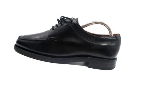 ジョンロブのUチップシューズ