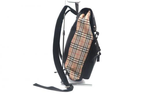 バーバリーのノバチェック切替リュック