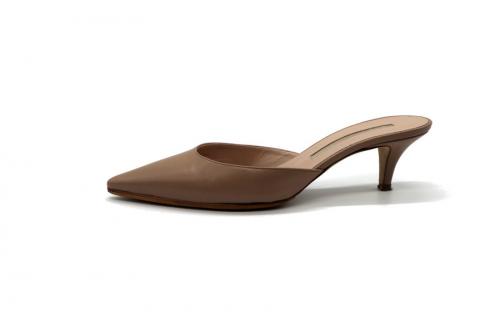 ブレンタのポインテッド トゥミュール