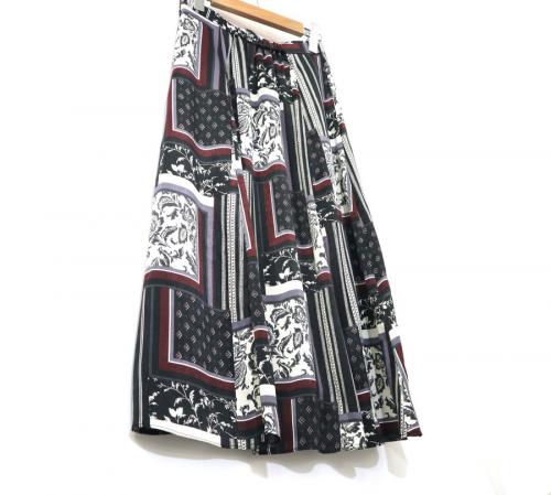 クローゼット ストーリー ユナイテッド アローズのスカーフプリントFIT/FLR スカート