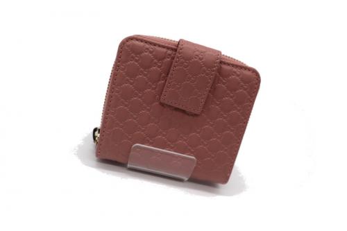 グッチのマイクログッチシマコンパクト財布