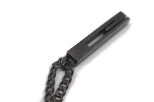 カットアウトGネックレスのメンズ