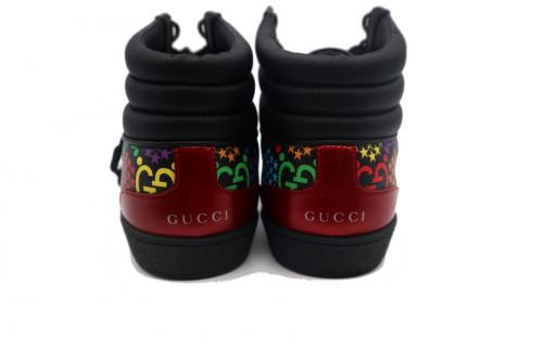 グッチのハイカットスニーカー