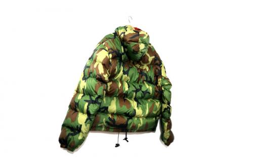 アヴィレックス×クレセントダウンワークスのDOWN PARKA