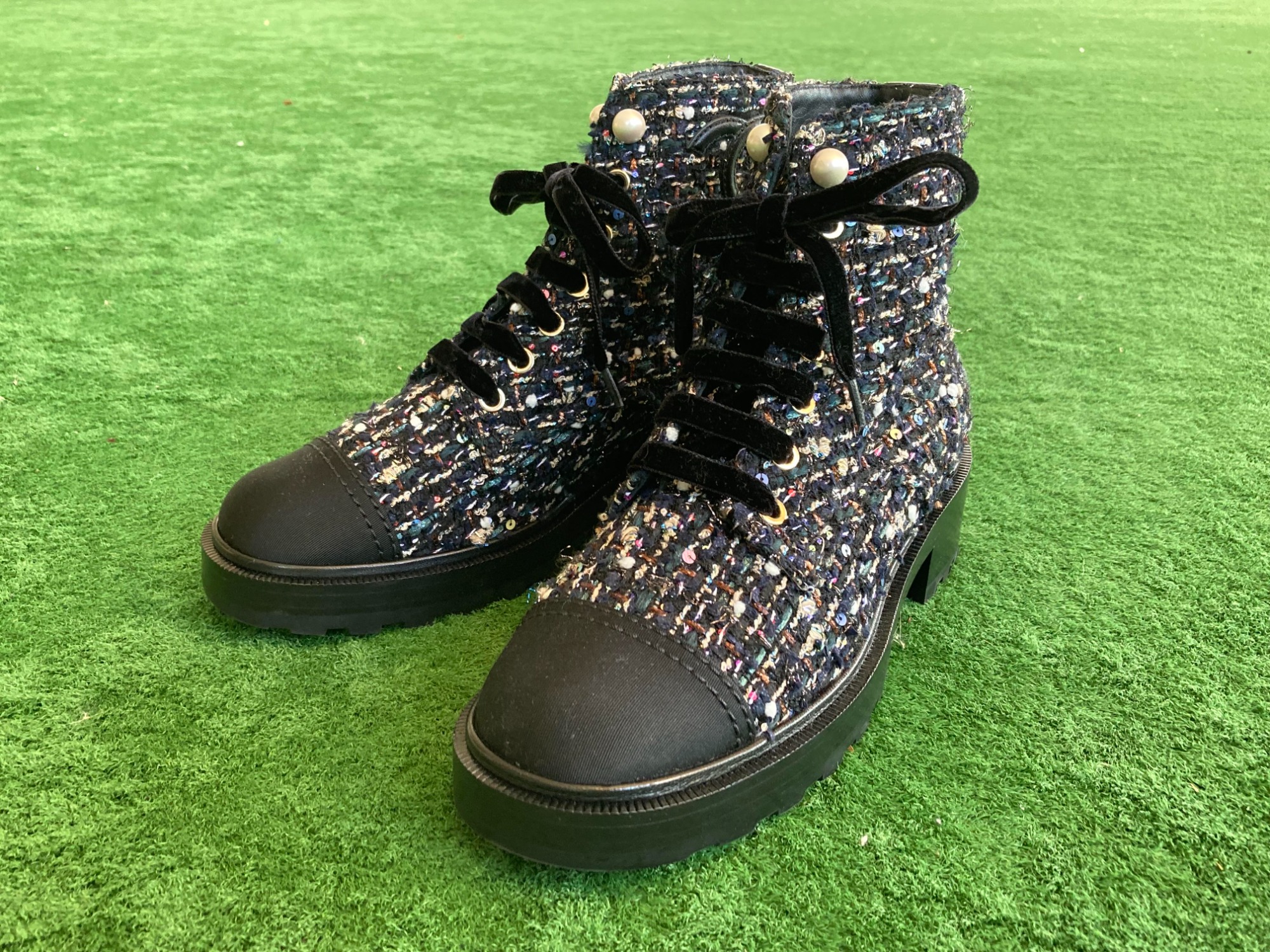 買取強化ブランド【CHANEL/シャネル】よりショートブーツを買取入荷