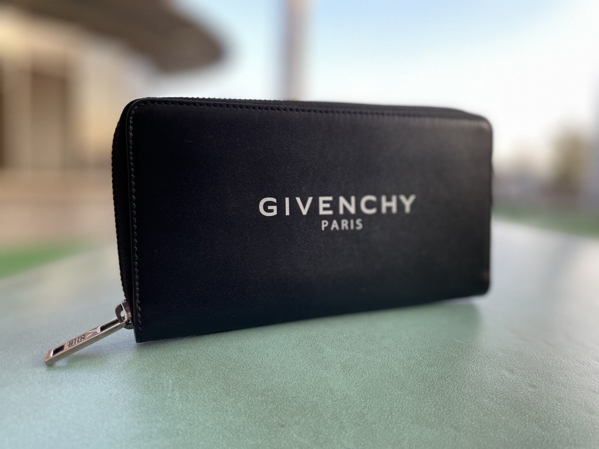 GIVENCHY/ジバンシィ】長財布(フロントロゴラウンドジップウォレット