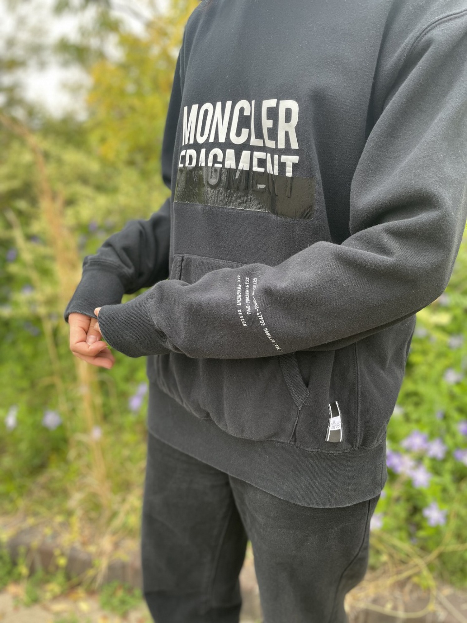 MONCLER/モンクレール】フロントロゴテープデザインプルオーバー
