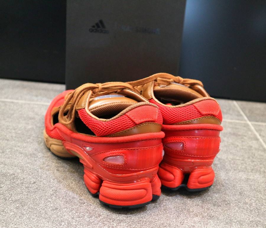 adidas×RAF SIMONS スニーカー REPLICANT OZWEEGO BB7987が入荷