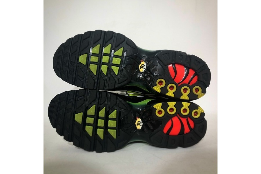 NIKE/ナイキ】AIR MAX PLUS SE AJ2013-100入荷情報『古着買取
