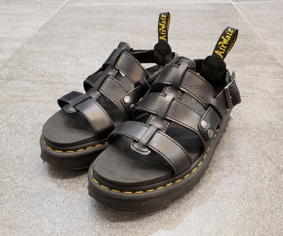 Amazon | Dr. Martens ユニ 大人用 テリー チャロ サンダル
