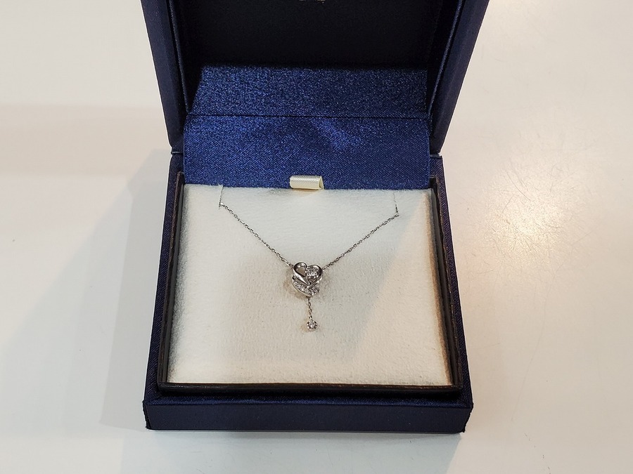 3万弱値下げ！半額以下！ヴァンドーム青山レブリーローズネックレス