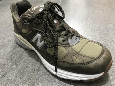 「スニーカーのNEW BALANCE 」