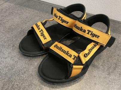 「スニーカーのONITSUKA TIGER 」