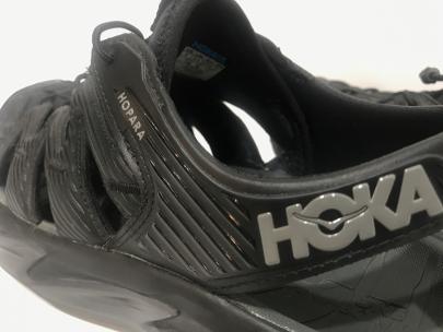 「アウトドアブランドのHOKAONEONE 」