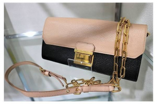 MIUMIUのﾁｪｰﾝｳｫﾚｯﾄ