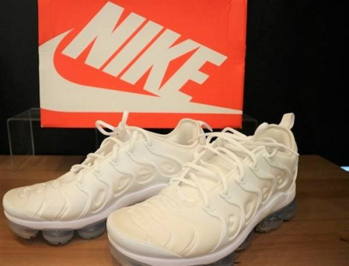 スニーカーのAIR VAPORMAX　PLUS