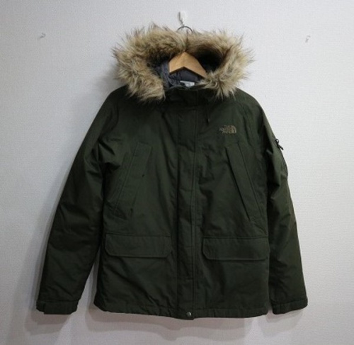 アウトドアブランドのダウンジャケット