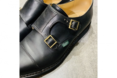 ダブルモンクのレザーシューズ
