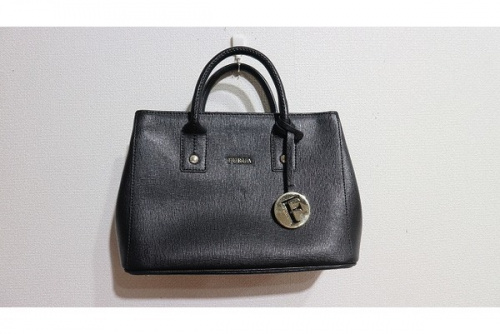 ラグジュアリーブランドのFURLA