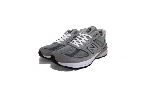 スニーカーのNEW BALANCE