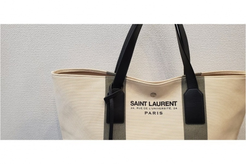 ラグジュアリーブランドのSaint Laurent Paris