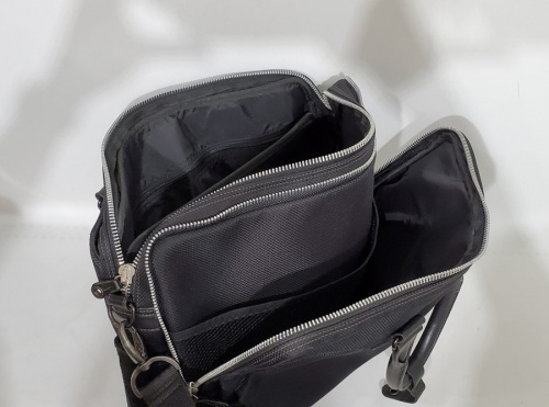 ブリーフケースのビジネスバッグ