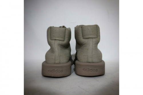 アディダス×リックオーウエンスのスニーカー