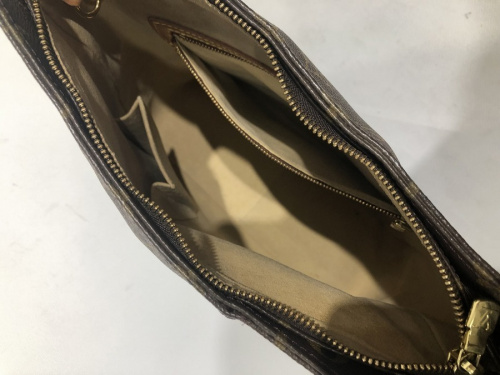 ルイヴィトンのショルダーバッグ