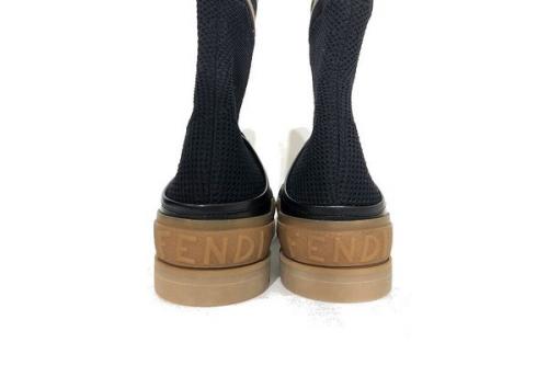 フェンディのブーツ　ハイカット　ソックスブーツ