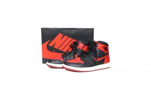スニーカーのNIKE AIR JORDAN1 RETRO