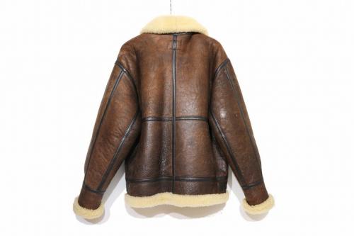 アヴィレックスのムートンジャケット