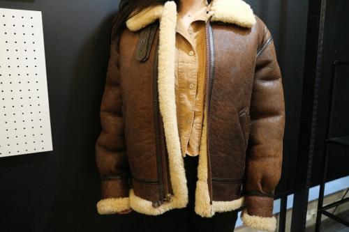 ムートンジャケットのB-3　ミリタリー