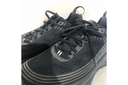 ホカ オネオネのスニーカー