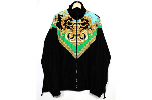 ナイロンジャケットのVERSACE　